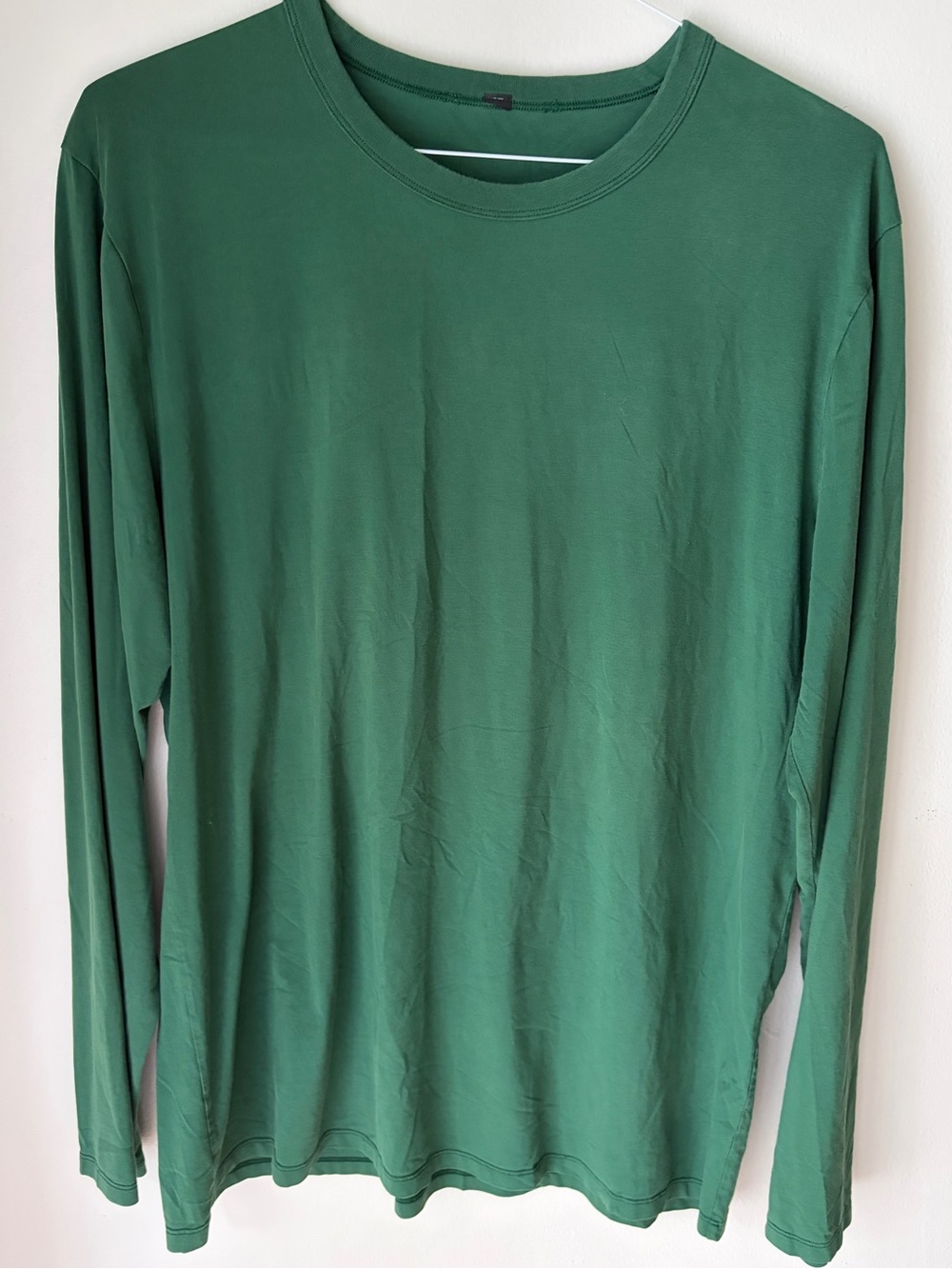 19. Men’s Size L/XL LULULEMON Green Fundamental Long Sleeve Shirt